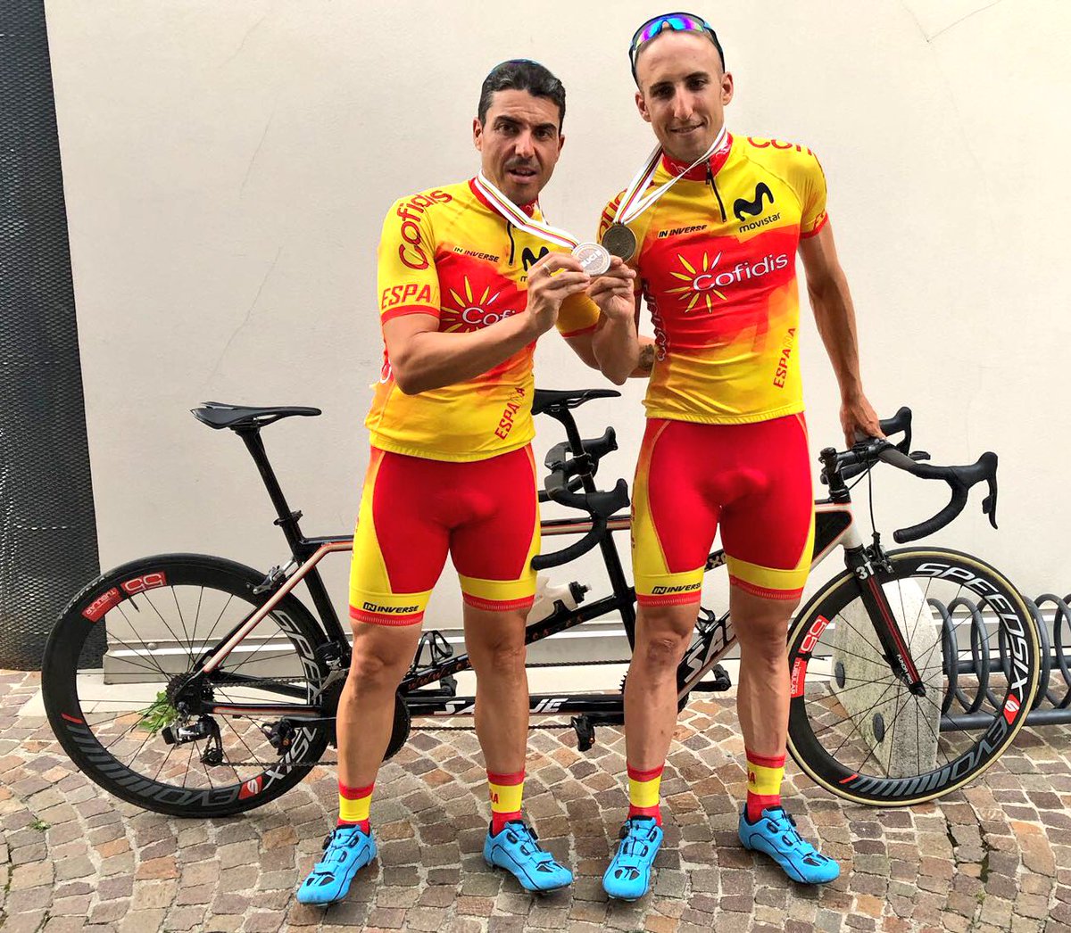 Noel Martín y Adolfo Bellido, bronce en el Mundial de Ciclismo Adaptado 2018. / FEDEACYL
